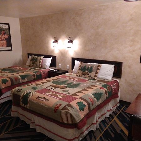 High Desert Inn サライナ エクステリア 写真
