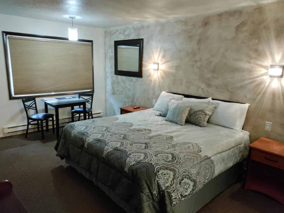 High Desert Inn サライナ エクステリア 写真