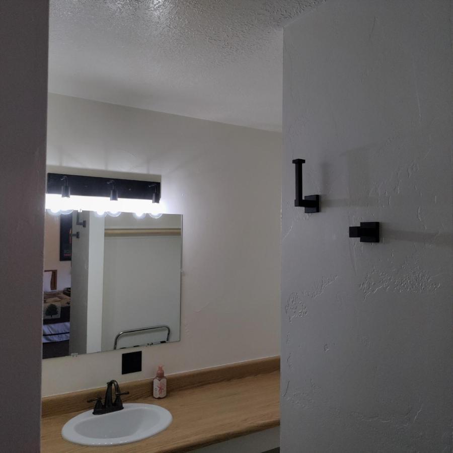High Desert Inn サライナ エクステリア 写真