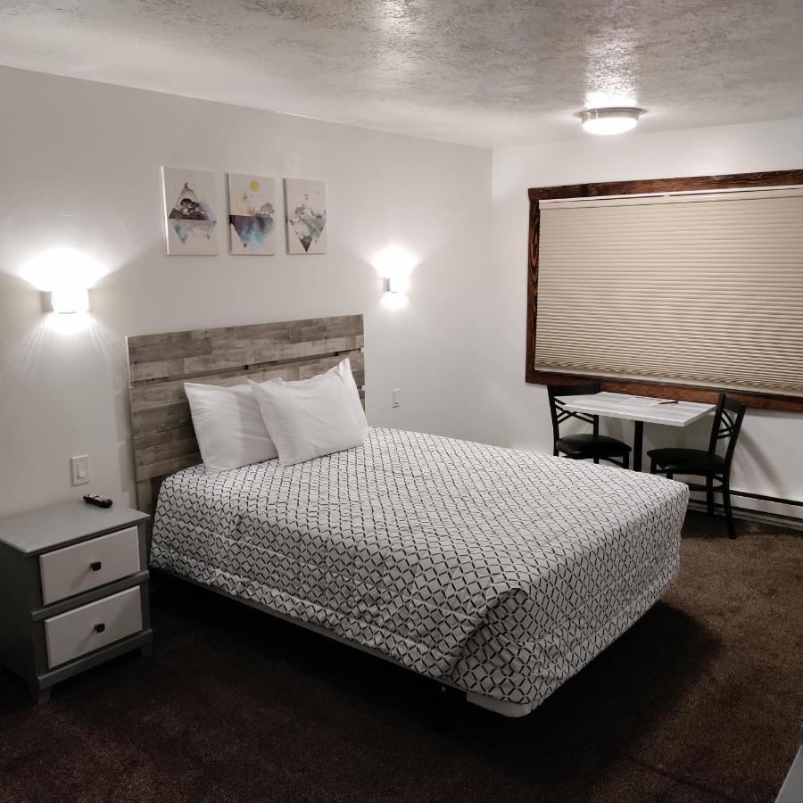 High Desert Inn サライナ エクステリア 写真