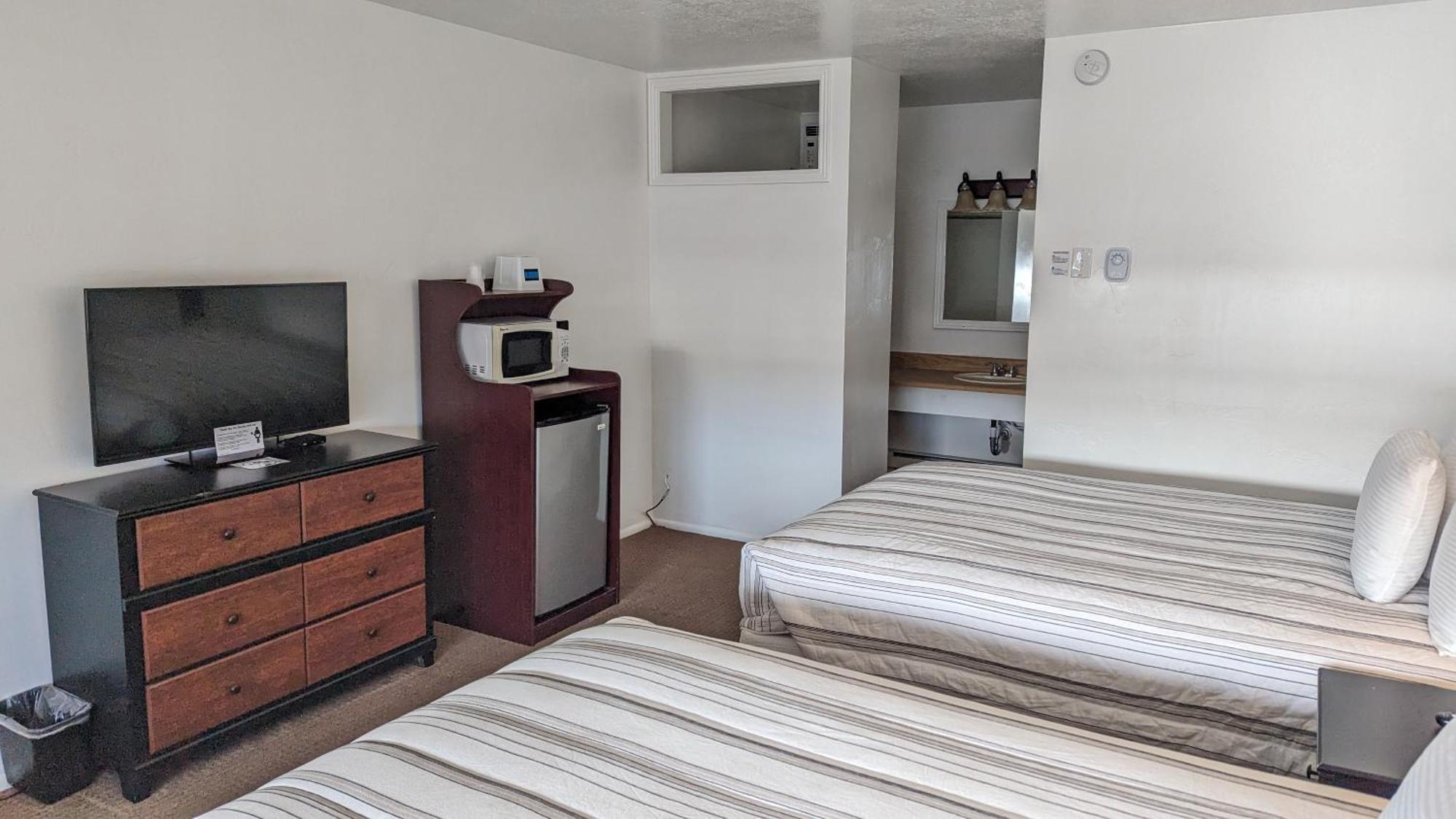 High Desert Inn サライナ エクステリア 写真