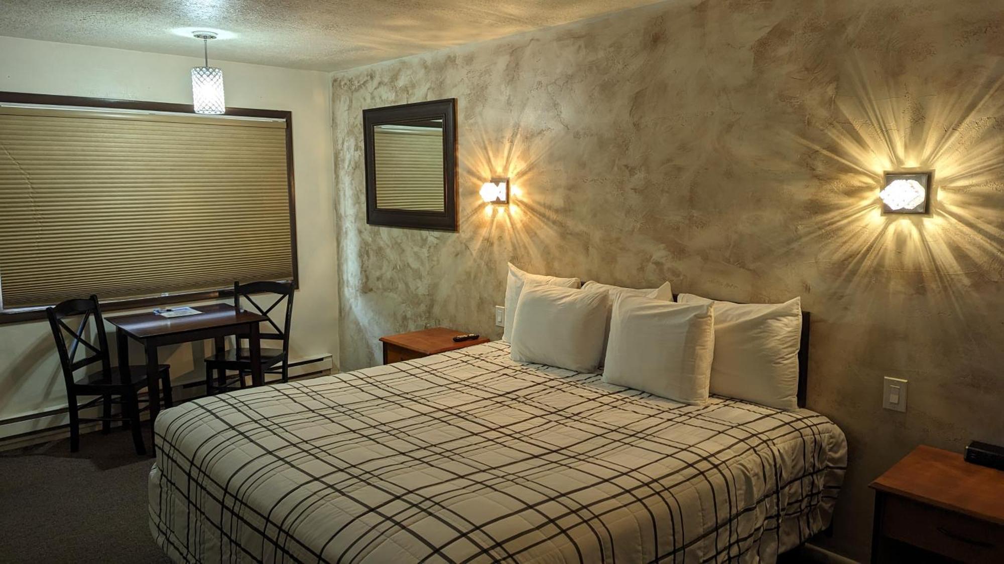 High Desert Inn サライナ エクステリア 写真